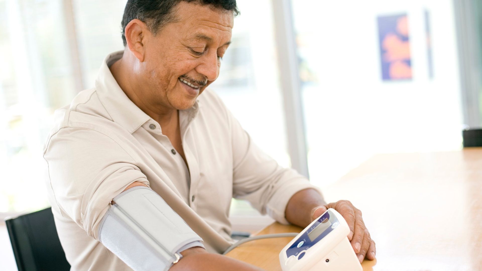 घर पर सही तरीके से रक्तचाप कैसे मापें - Digital Medical Resources by the Humanitarian Medical Organisation Developing Medicine - Blood pressure management